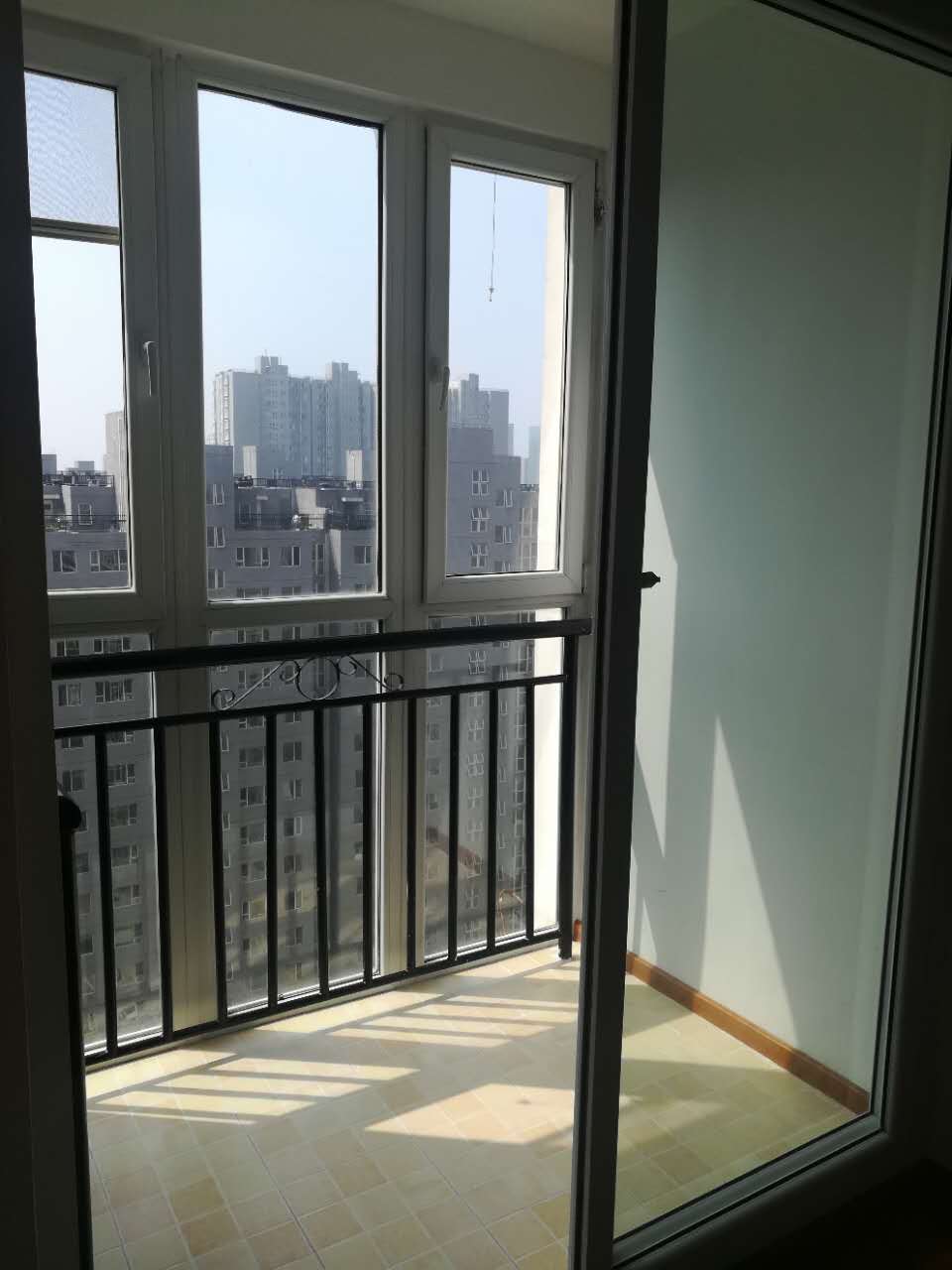 燕郊陽臺(tái)鋪地磚